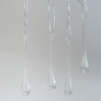 hängande glasdroppar